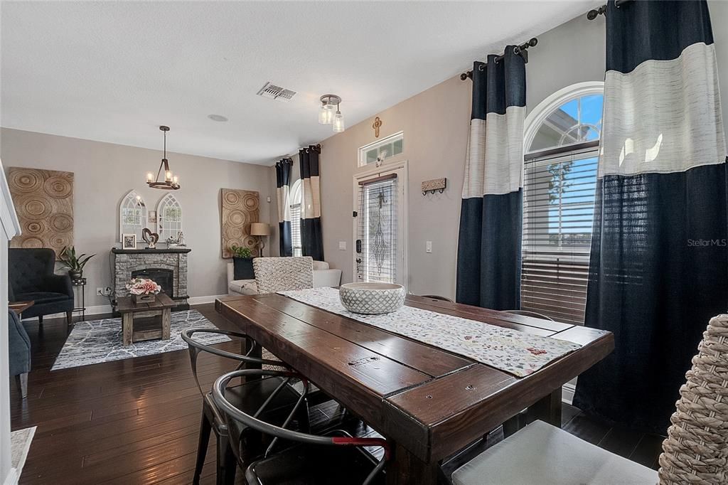 待售: $305,000 (3 贝兹, 2 浴室, 1632 平方英尺)