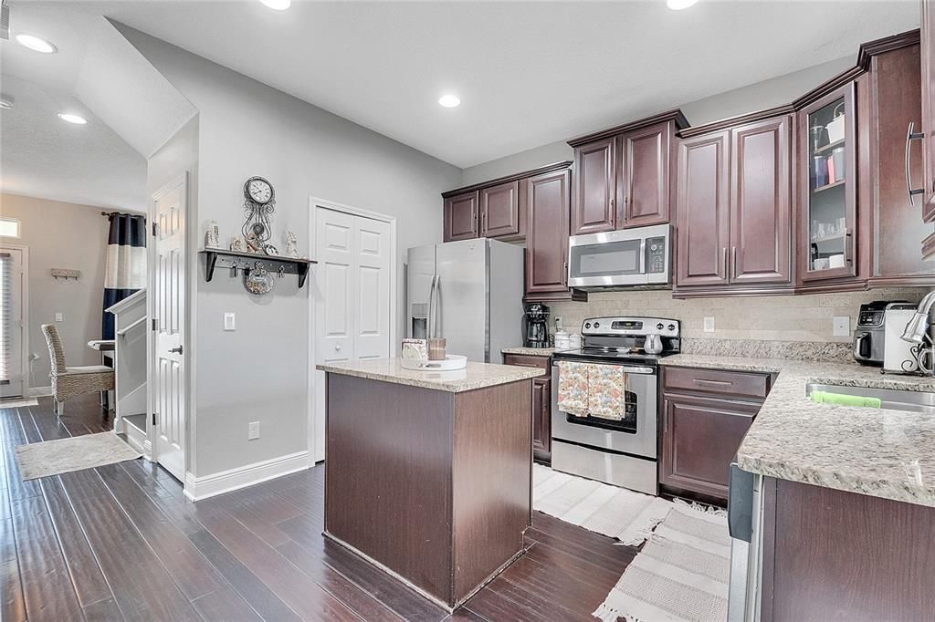 待售: $305,000 (3 贝兹, 2 浴室, 1632 平方英尺)