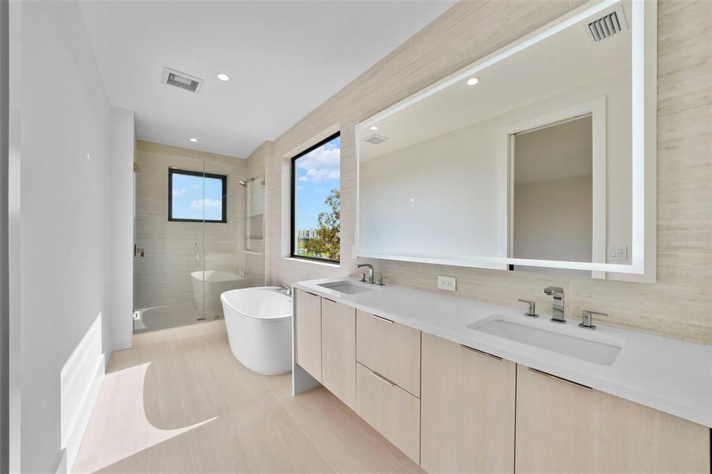 En Renta: $6,250 (4 camas, 4 baños, 3318 Pies cuadrados)