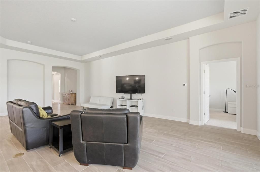 For Rent: $2,950 (3 beds, 2 baths, 2122 Square Feet)