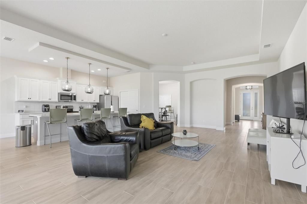 For Rent: $2,950 (3 beds, 2 baths, 2122 Square Feet)