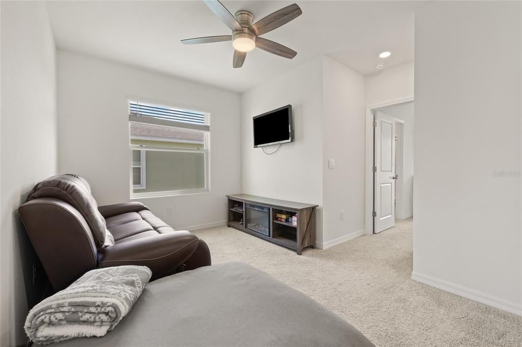 Active With Contract: $2,200 (3 beds, 3 baths, 1758 Square Feet)