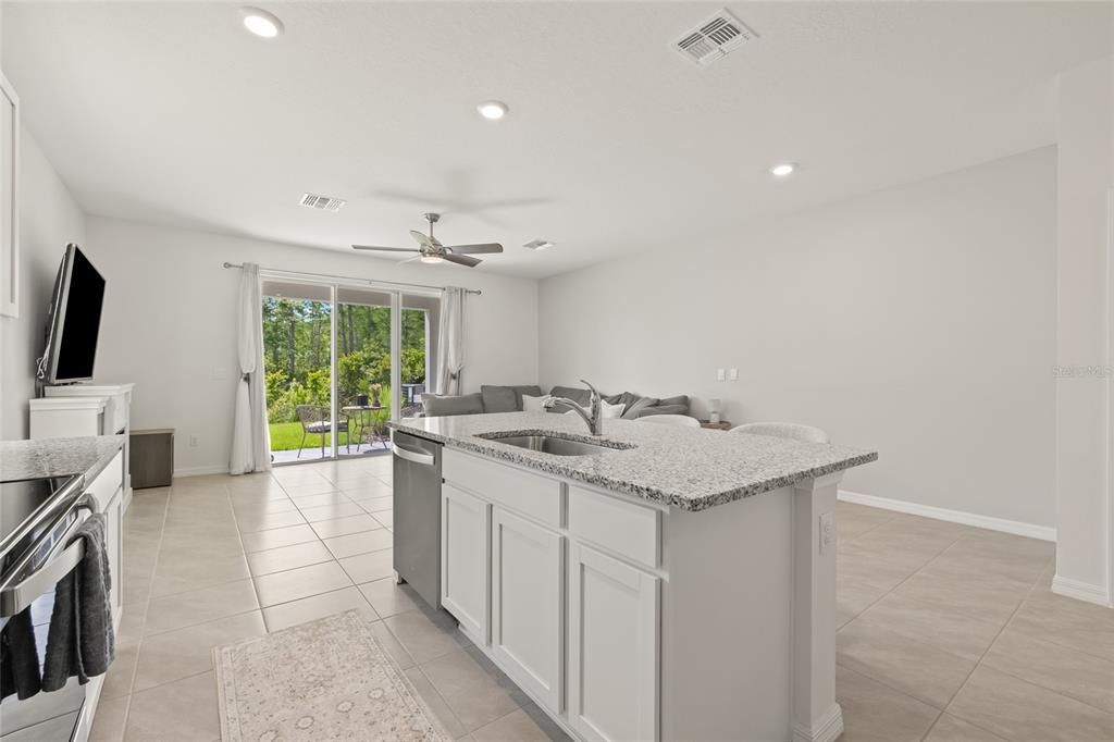Active With Contract: $2,200 (3 beds, 3 baths, 1758 Square Feet)