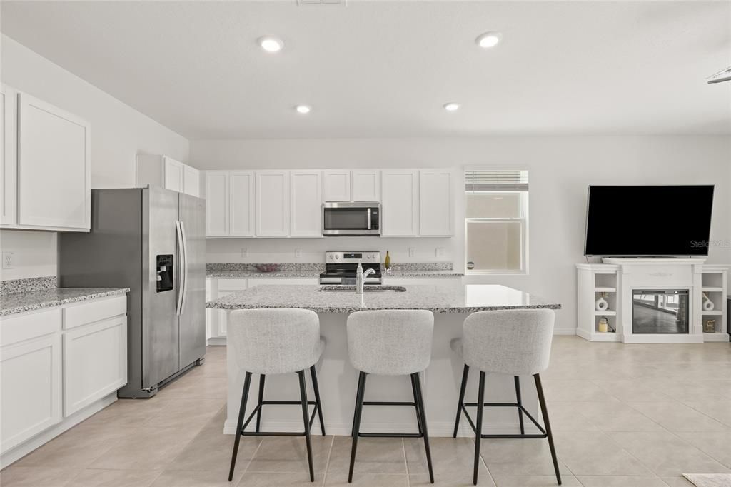 Active With Contract: $2,200 (3 beds, 3 baths, 1758 Square Feet)