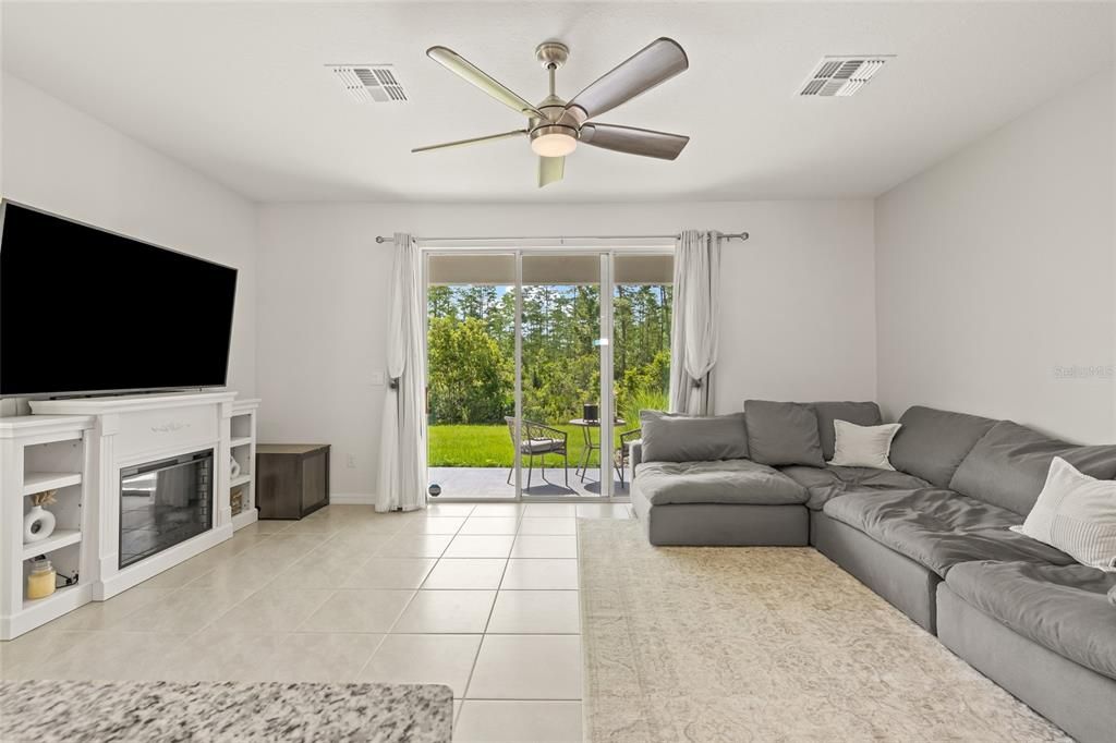 Active With Contract: $2,200 (3 beds, 3 baths, 1758 Square Feet)