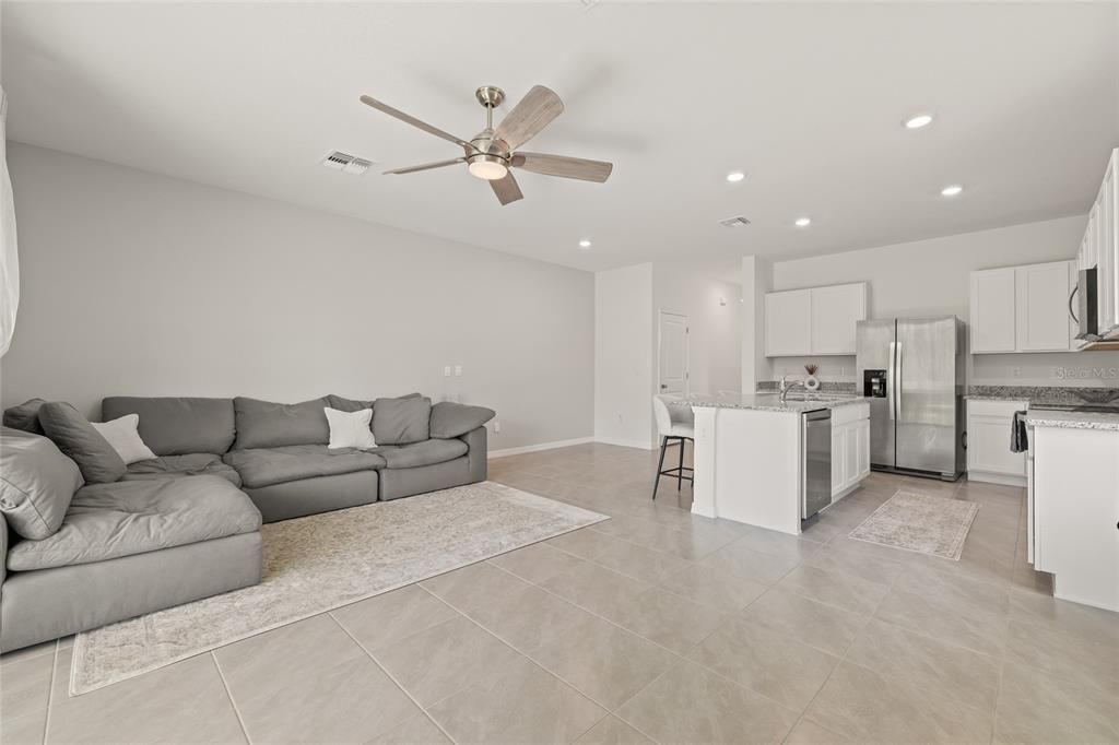 Active With Contract: $2,200 (3 beds, 3 baths, 1758 Square Feet)