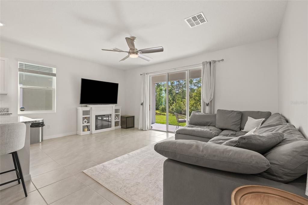 Active With Contract: $2,200 (3 beds, 3 baths, 1758 Square Feet)