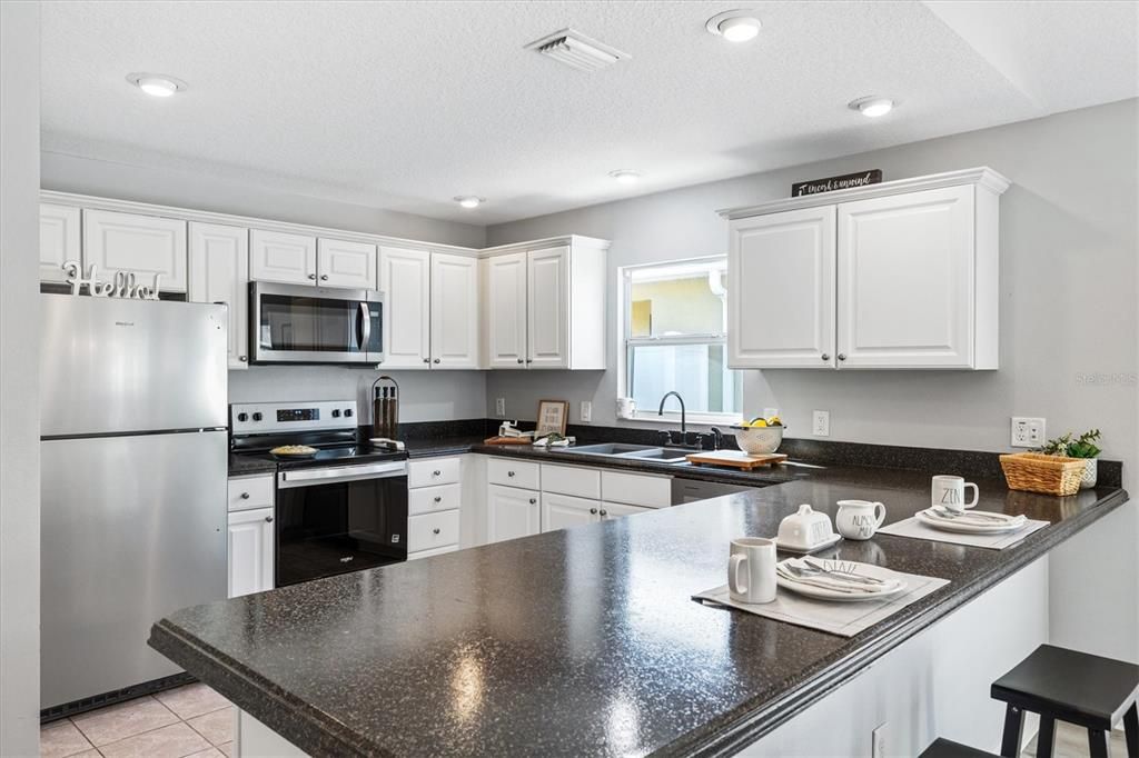 Active With Contract: $325,000 (2 beds, 2 baths, 1161 Square Feet)