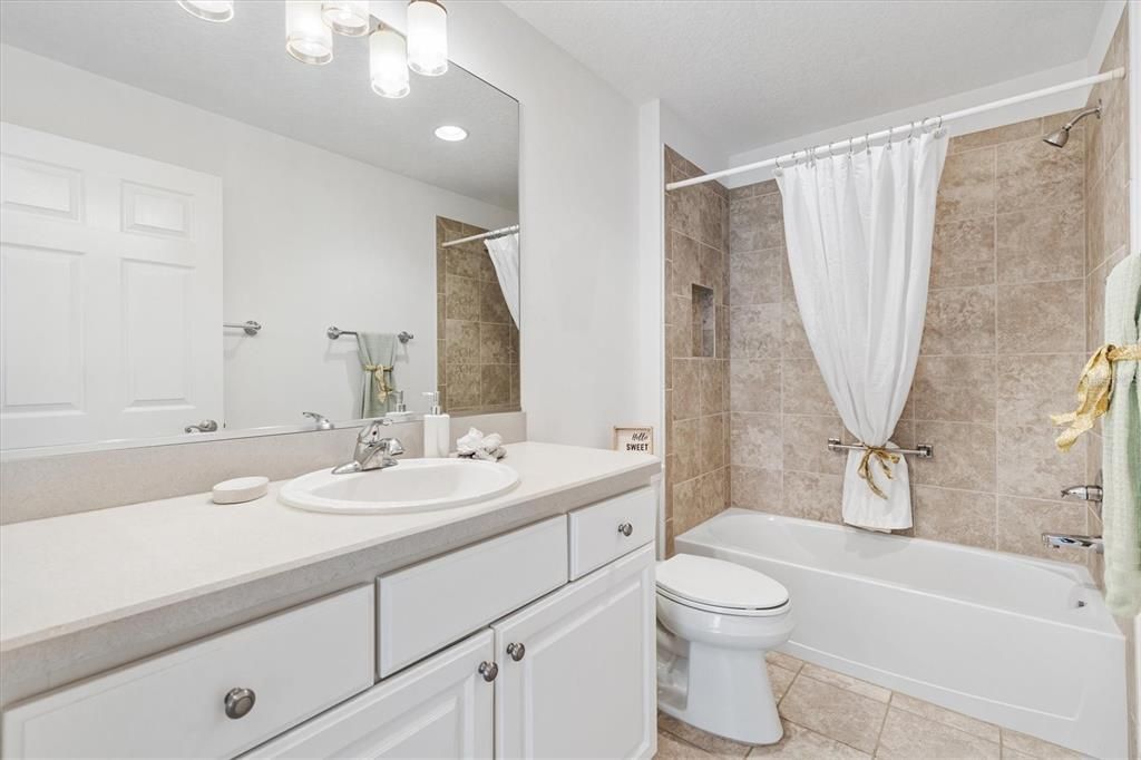 Active With Contract: $325,000 (2 beds, 2 baths, 1161 Square Feet)