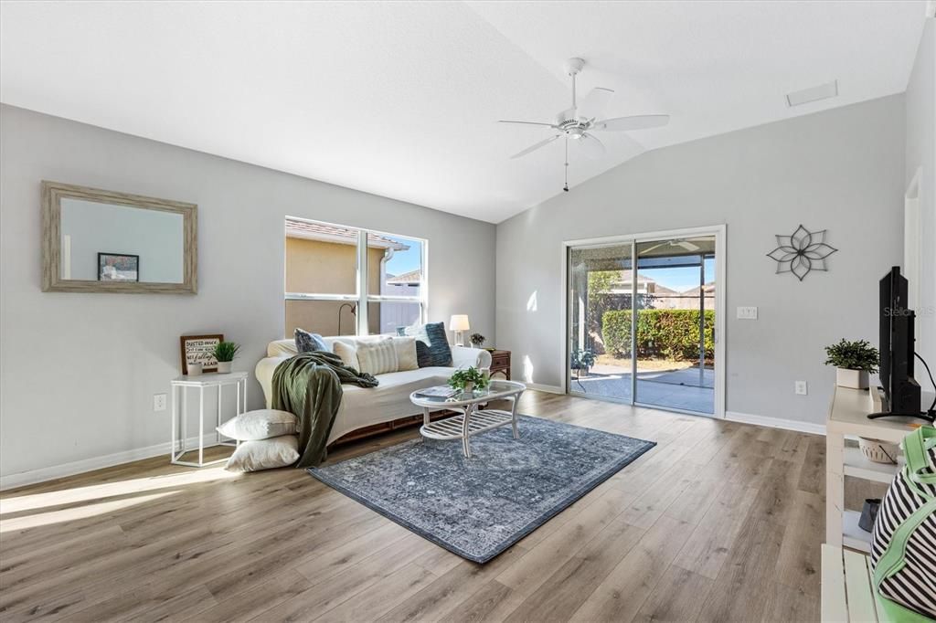 Active With Contract: $325,000 (2 beds, 2 baths, 1161 Square Feet)