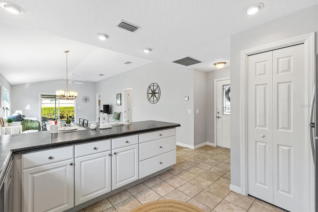 Active With Contract: $325,000 (2 beds, 2 baths, 1161 Square Feet)