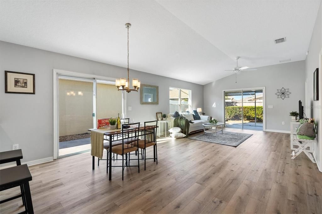 Active With Contract: $325,000 (2 beds, 2 baths, 1161 Square Feet)