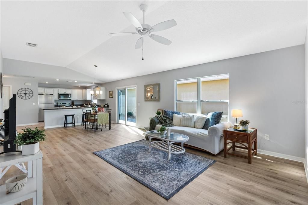 Active With Contract: $325,000 (2 beds, 2 baths, 1161 Square Feet)