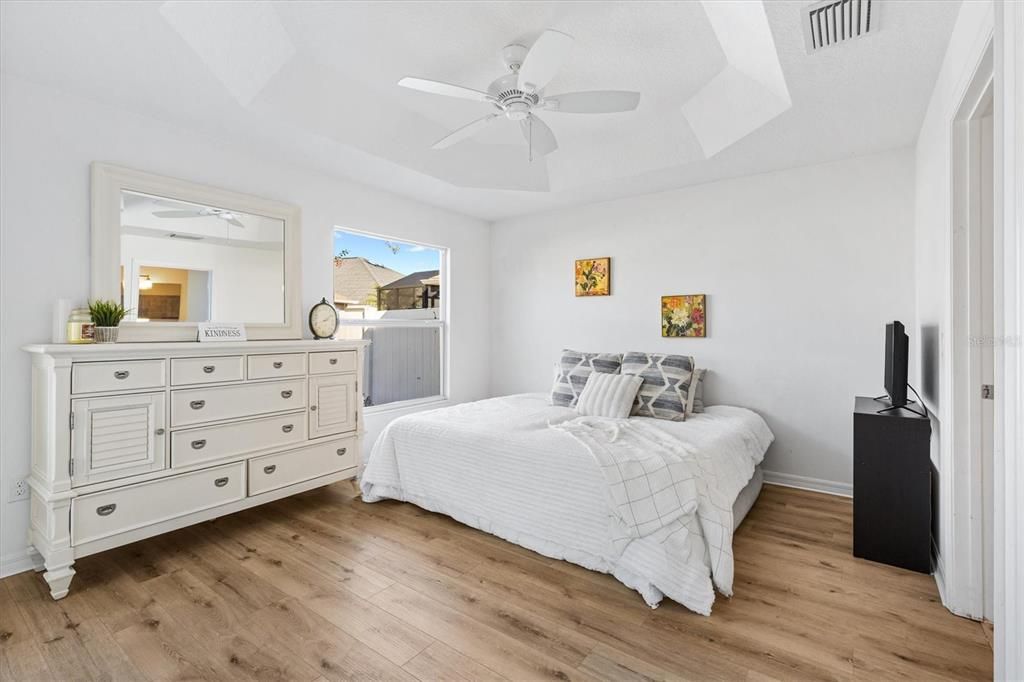 Active With Contract: $325,000 (2 beds, 2 baths, 1161 Square Feet)