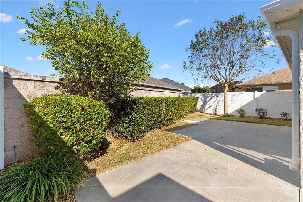 Active With Contract: $325,000 (2 beds, 2 baths, 1161 Square Feet)