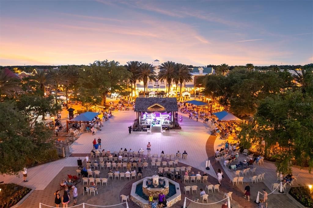 Active With Contract: $325,000 (2 beds, 2 baths, 1161 Square Feet)