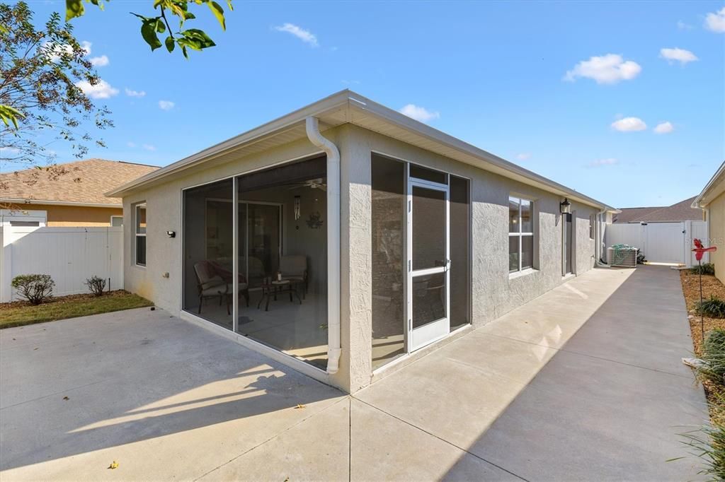 Active With Contract: $325,000 (2 beds, 2 baths, 1161 Square Feet)