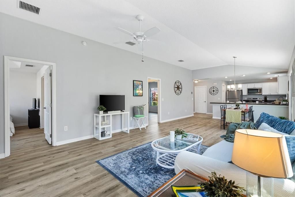 Active With Contract: $325,000 (2 beds, 2 baths, 1161 Square Feet)