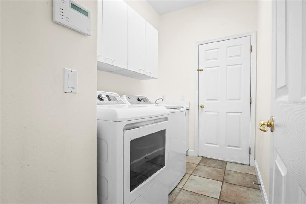 For Sale: $875,000 (4 beds, 3 baths, 3040 Square Feet)