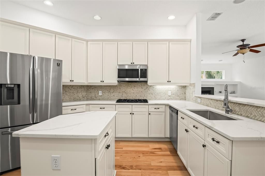 For Sale: $875,000 (4 beds, 3 baths, 3040 Square Feet)