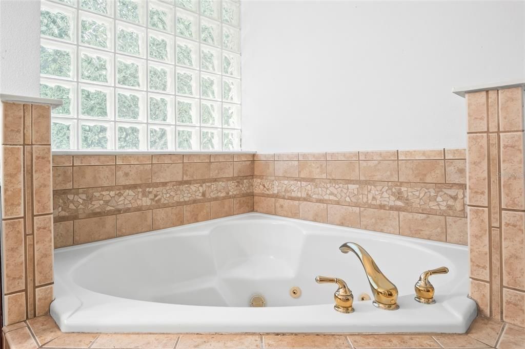 For Sale: $875,000 (4 beds, 3 baths, 3040 Square Feet)