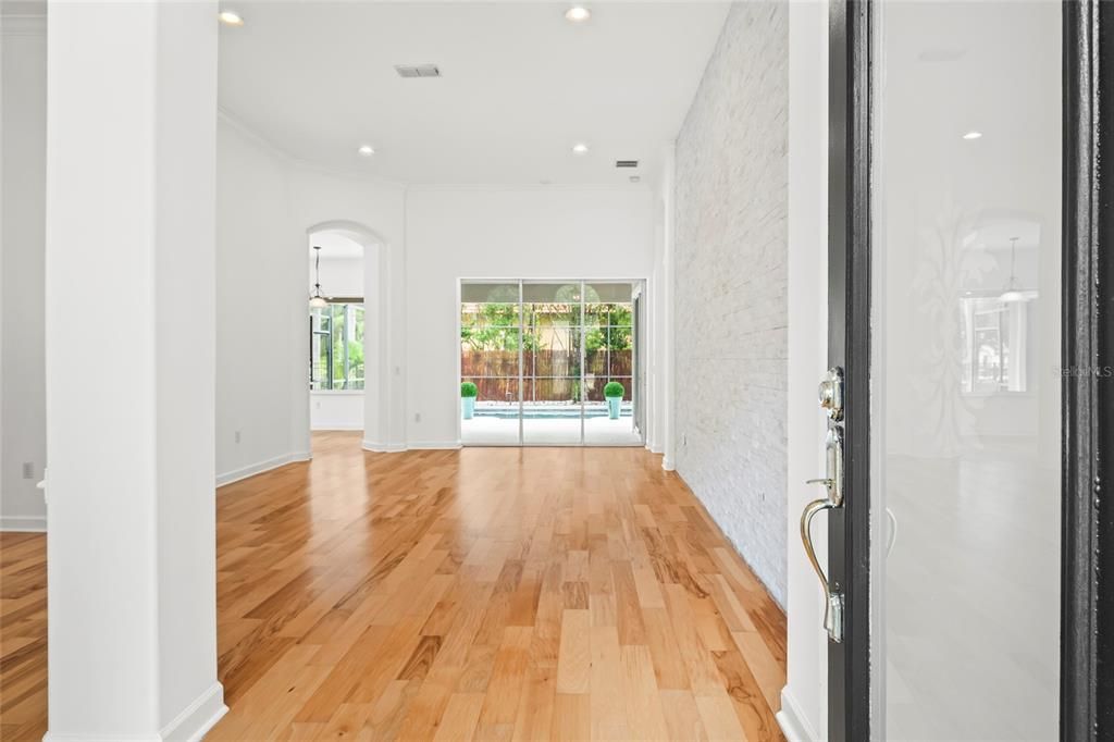 For Sale: $875,000 (4 beds, 3 baths, 3040 Square Feet)