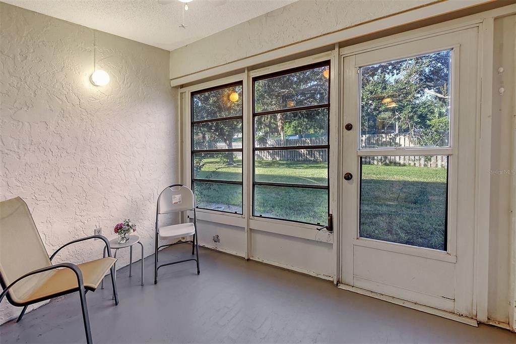 Active With Contract: $140,000 (2 beds, 2 baths, 898 Square Feet)