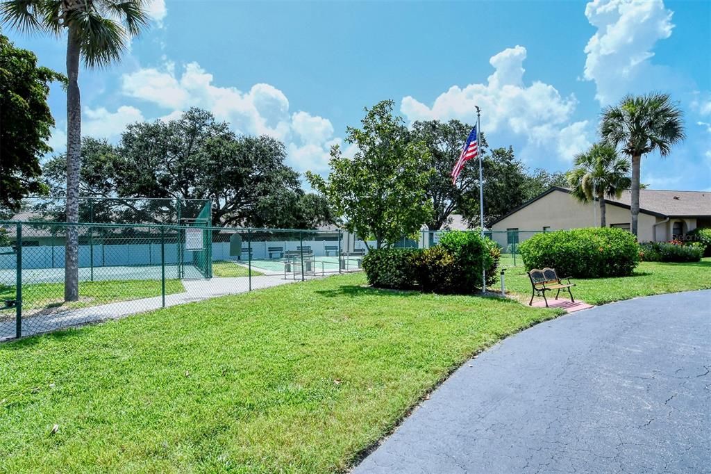 Active With Contract: $140,000 (2 beds, 2 baths, 898 Square Feet)