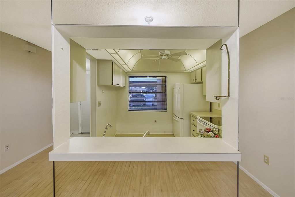 Active With Contract: $140,000 (2 beds, 2 baths, 898 Square Feet)