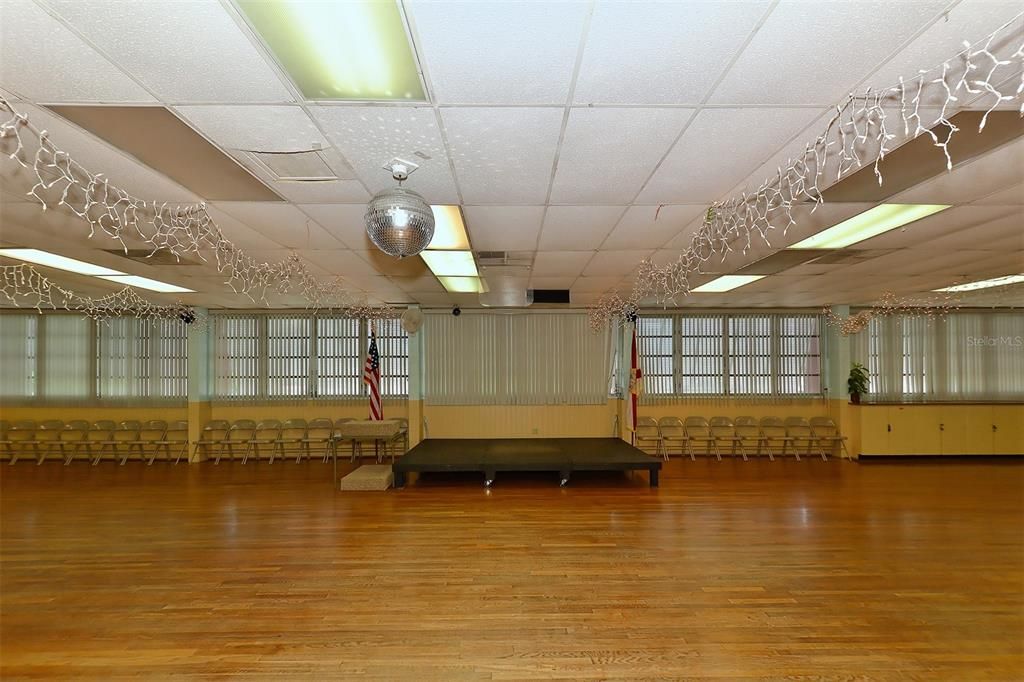 Active With Contract: $140,000 (2 beds, 2 baths, 898 Square Feet)