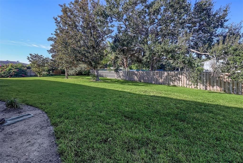 Active With Contract: $140,000 (2 beds, 2 baths, 898 Square Feet)