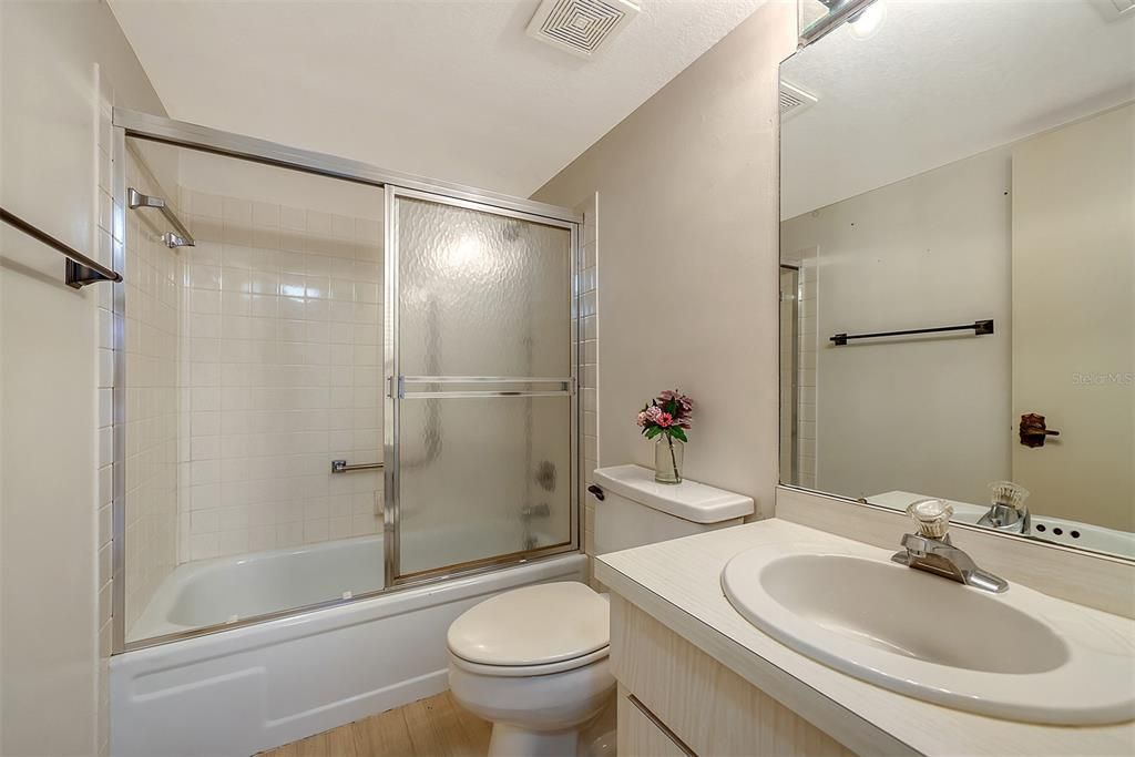 Active With Contract: $140,000 (2 beds, 2 baths, 898 Square Feet)