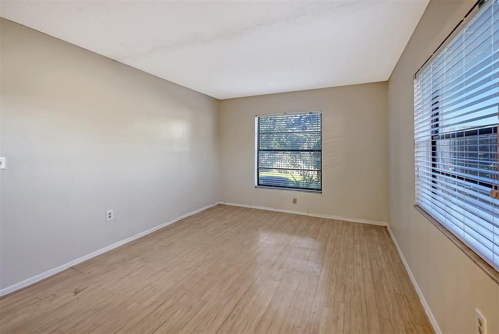 Active With Contract: $140,000 (2 beds, 2 baths, 898 Square Feet)