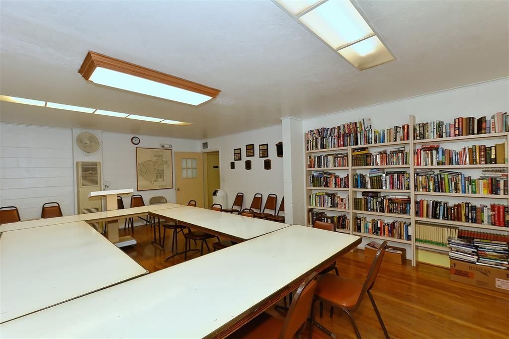 Active With Contract: $140,000 (2 beds, 2 baths, 898 Square Feet)