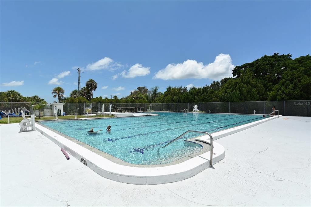 Active With Contract: $140,000 (2 beds, 2 baths, 898 Square Feet)