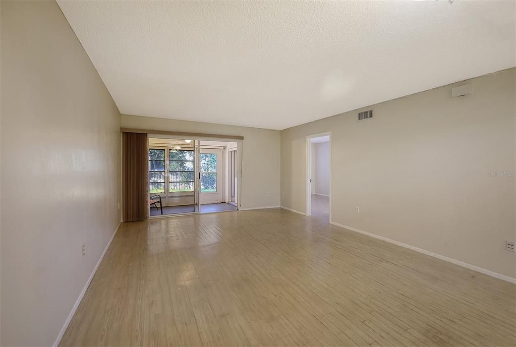 Active With Contract: $140,000 (2 beds, 2 baths, 898 Square Feet)