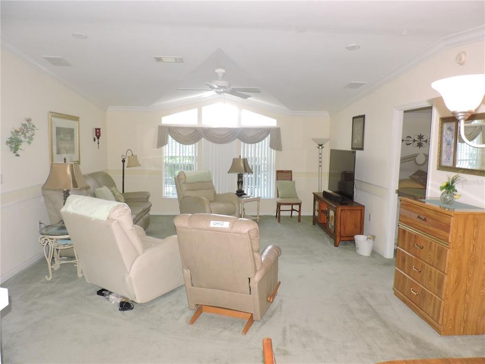 For Sale: $199,900 (2 beds, 2 baths, 1512 Square Feet)