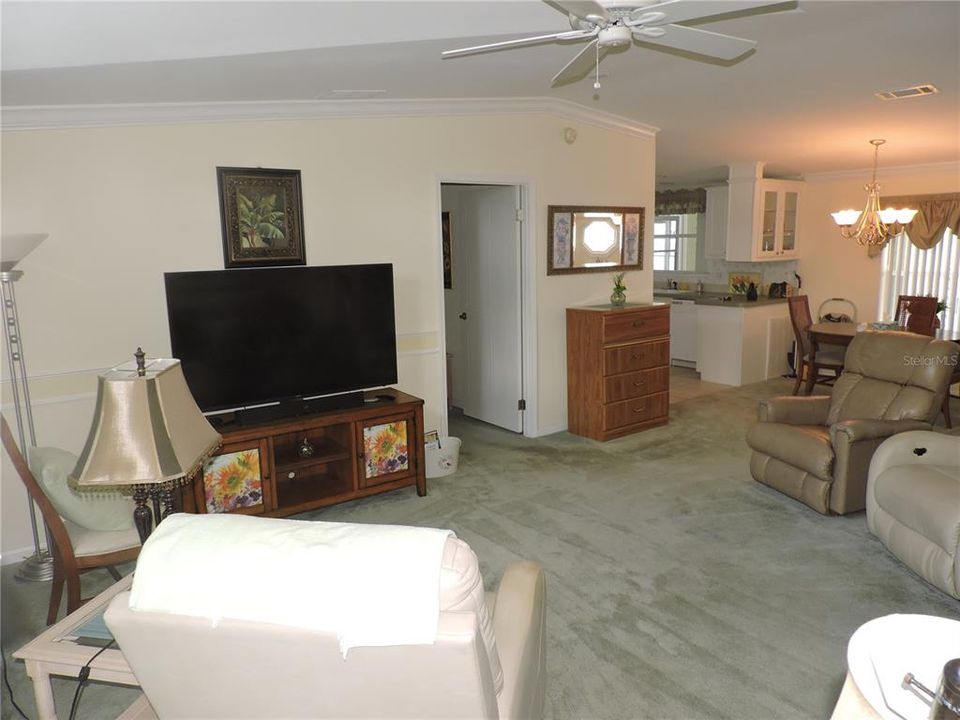 For Sale: $199,900 (2 beds, 2 baths, 1512 Square Feet)