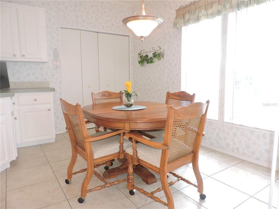 For Sale: $199,900 (2 beds, 2 baths, 1512 Square Feet)