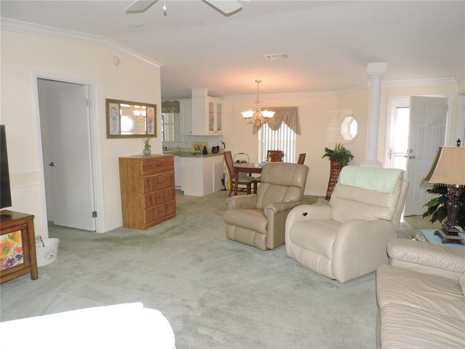 For Sale: $199,900 (2 beds, 2 baths, 1512 Square Feet)