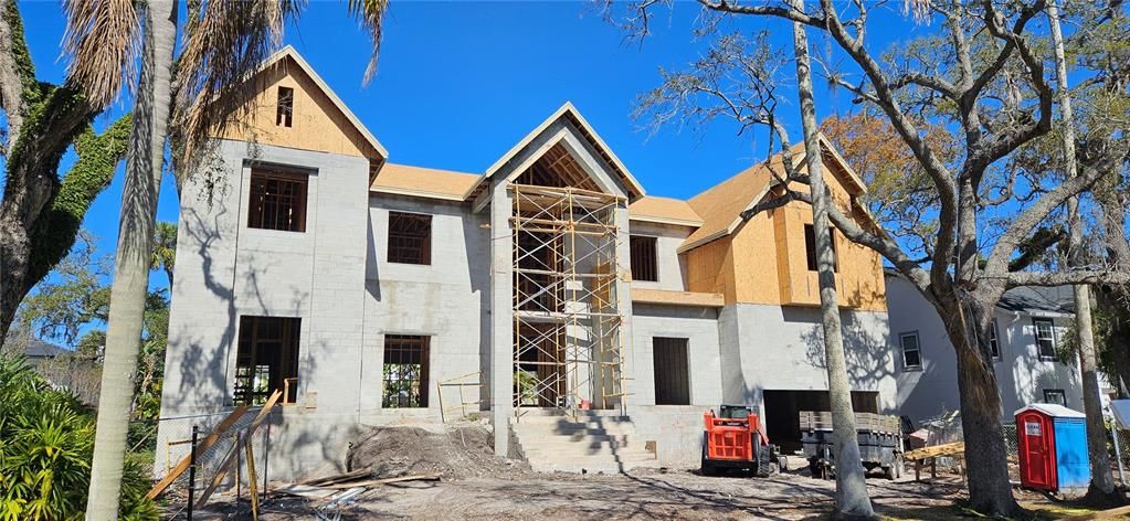 For Sale: $5,150,000 (5 beds, 6 baths, 6200 Square Feet)