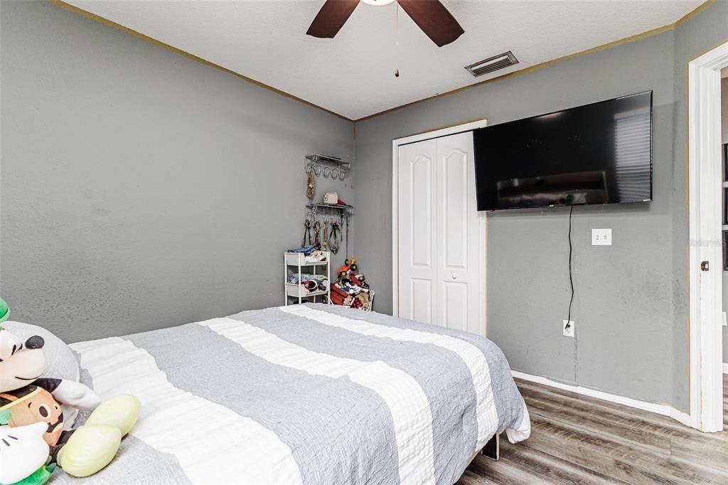 For Sale: $425,000 (3 beds, 3 baths, 1921 Square Feet)