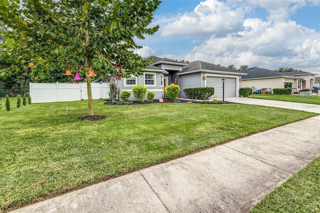 For Sale: $425,000 (3 beds, 3 baths, 1921 Square Feet)