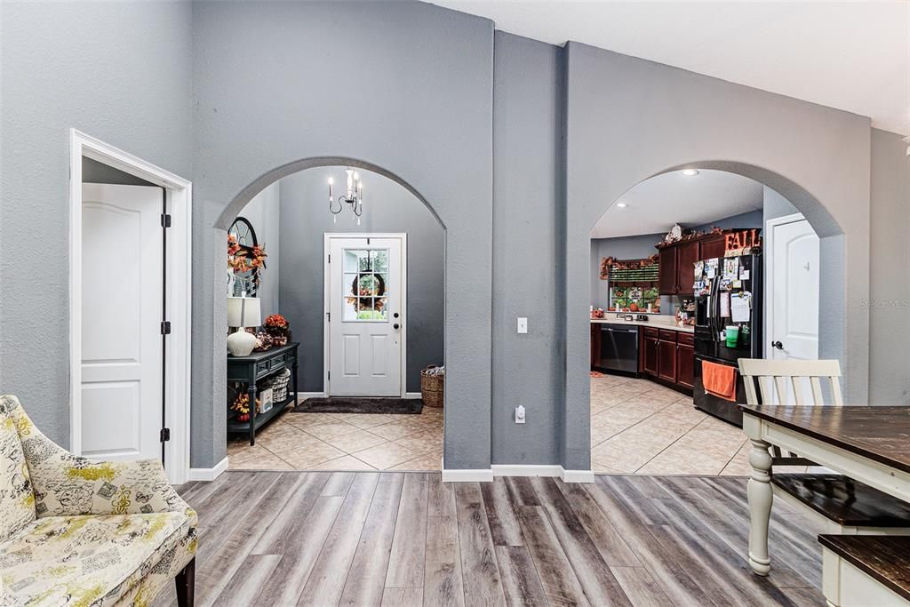 For Sale: $425,000 (3 beds, 3 baths, 1921 Square Feet)