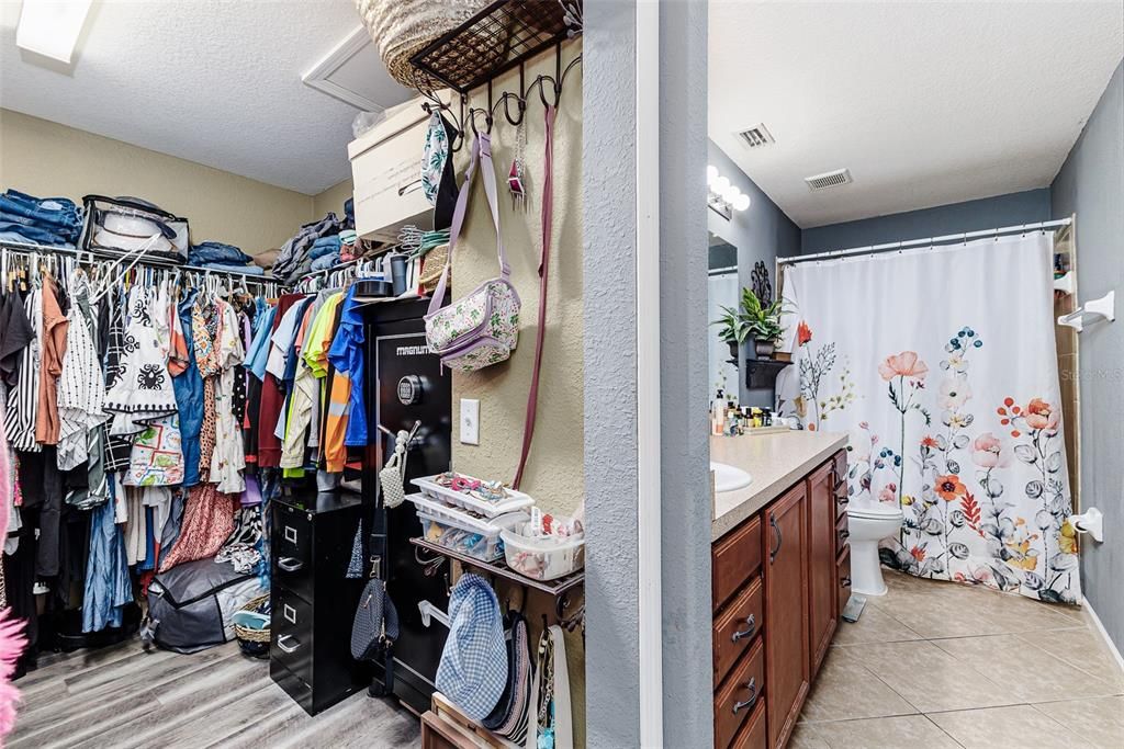 For Sale: $425,000 (3 beds, 3 baths, 1921 Square Feet)