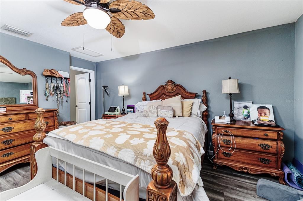 For Sale: $425,000 (3 beds, 3 baths, 1921 Square Feet)