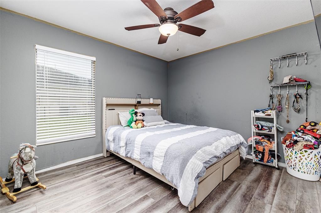 For Sale: $425,000 (3 beds, 3 baths, 1921 Square Feet)