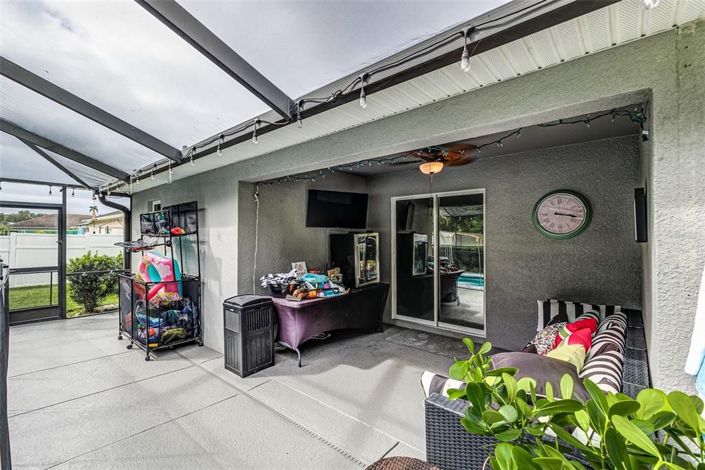 For Sale: $425,000 (3 beds, 3 baths, 1921 Square Feet)