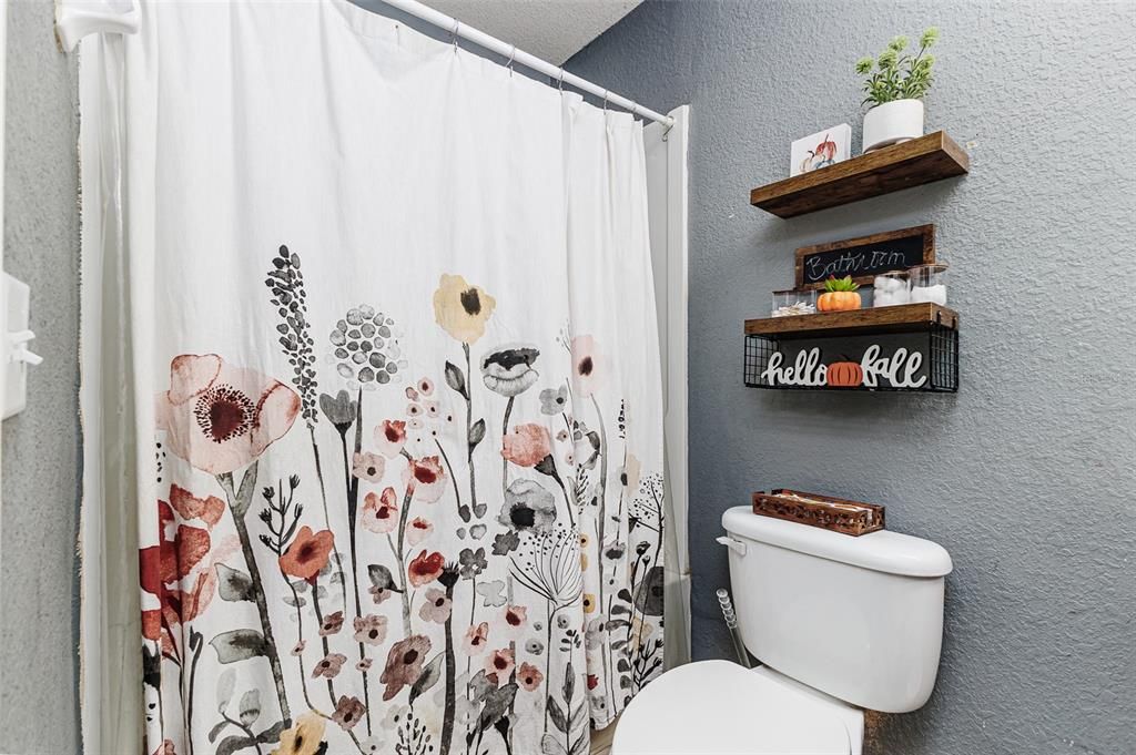 For Sale: $425,000 (3 beds, 3 baths, 1921 Square Feet)