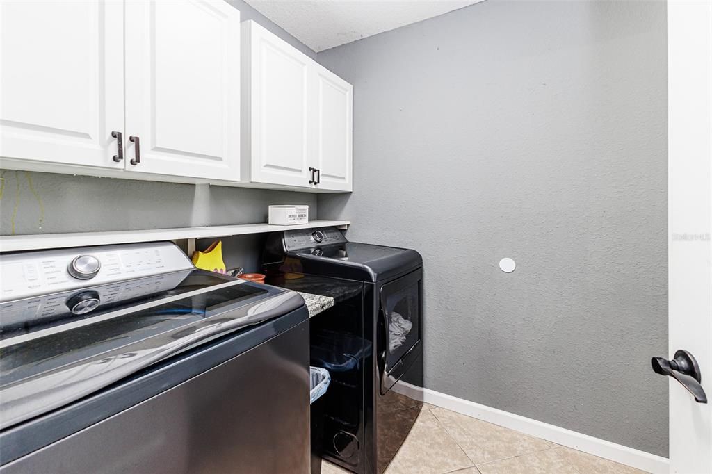 For Sale: $425,000 (3 beds, 3 baths, 1921 Square Feet)